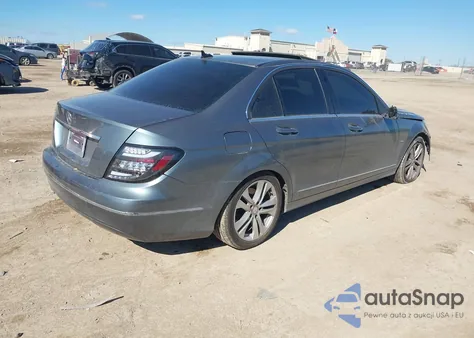 2012 Mercedes-Benz C 250 Luxury/Sport z USA, uszkodzony, nr VIN WDDGF4HB4CA622194